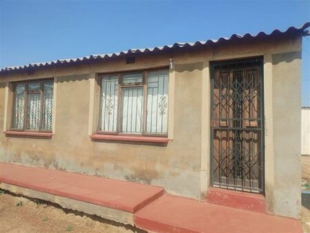 2 Bedroom House in Zola