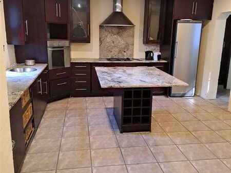 7 Bedroom House in Ferndale