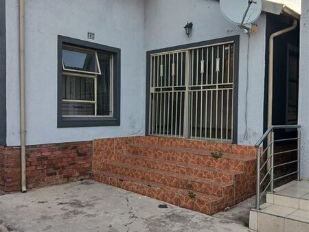 2 Bedroom Apartment in Mondeor