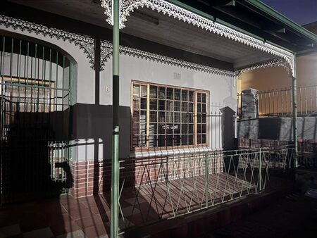4 Bedroom House in Kensington