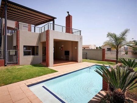 2 Bedroom Apartment in Fourways