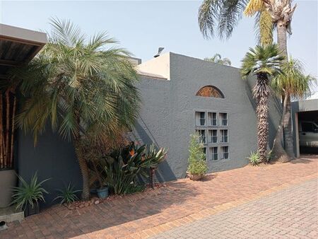 Bachelor apartment in Glen Marais