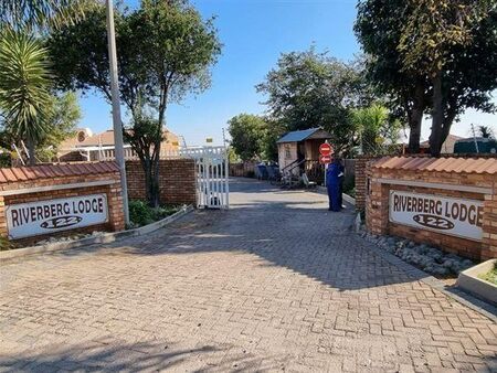 2 Bedroom Townhouse in Glen Marais
