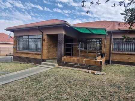 3 Bedroom House in Ravensklip