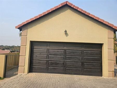 3 Bedroom House in Thatchfield