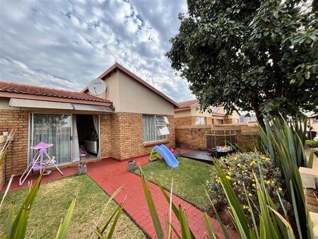 2 Bedroom Townhouse in Heuwelsig Estate