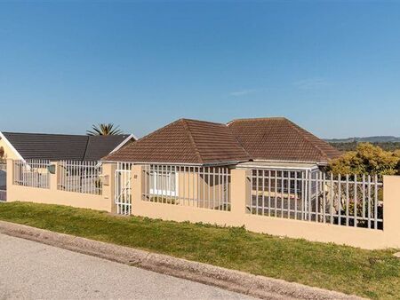 3 Bedroom House in Fernglen