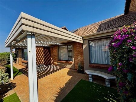 2 Bedroom House in Featherbrooke Estate