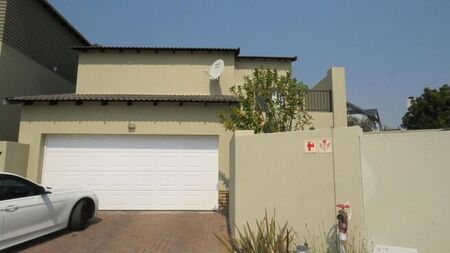 3 Bedroom townhouse - freehold to rent in Broadacres, Sandton