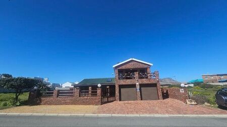 4 Bedroom house to rent in De Kelders, Gansbaai