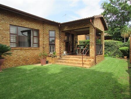 2 Bedroom Cluster in Alan Manor