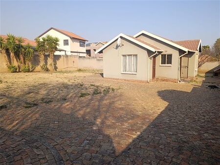 3 Bedroom House in Glenvista