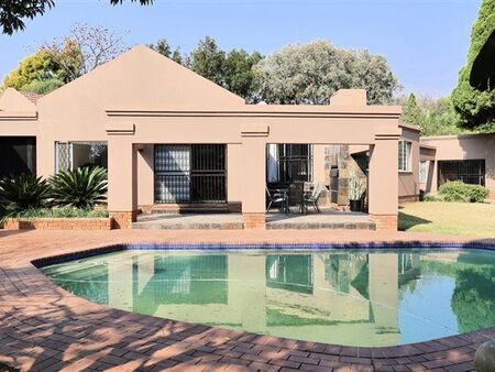 4 Bedroom House in Douglasdale