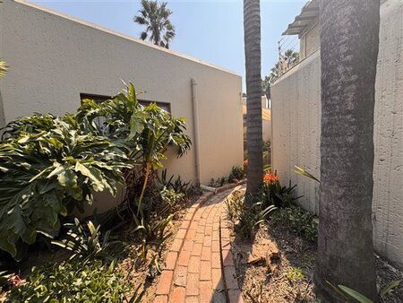 Studio apartment in Douglasdale