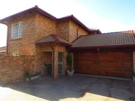 3 Bedroom House in Rooihuiskraal North