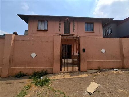 1 Bedroom Apartment in Yeoville