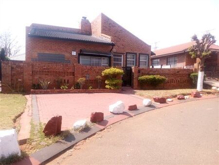 1 Bedroom Apartment in Protea North