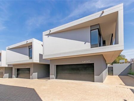 3 Bedroom Apartment in Bryanston