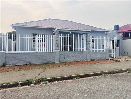 3 Bedroom House in Newlands