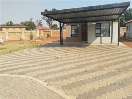 2 Bedroom House in Daggafontein