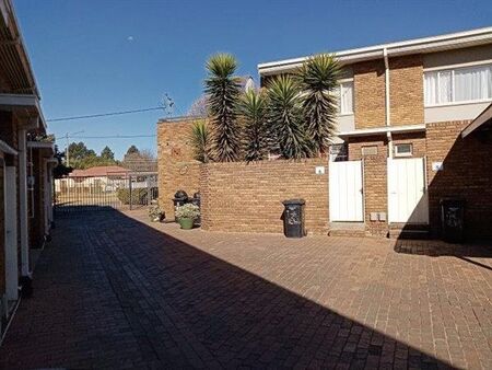 3 Bedroom Apartment in Selection Park