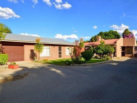 2 Bedroom Flat in Flamingo Park
