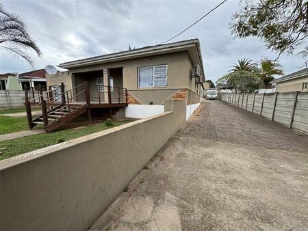 3 Bedroom House in Penford