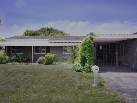 2 Bedroom House in Gordons Bay Central
