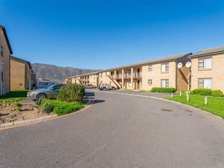 2 Bedroom Apartment in Fairview Golf Estate