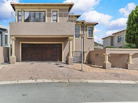 5 Bedroom Cluster in Strubens Valley