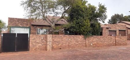 4 Bedroom Townhouse in Weltevreden Park