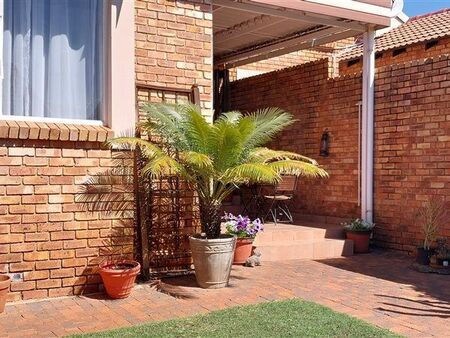 2 Bedroom Townhouse in Allens Nek