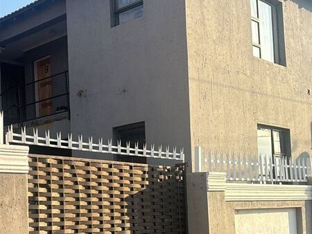Bachelor apartment in Krugersdorp Central
