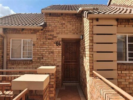 2 Bedroom Apartment in Mooikloof Ridge