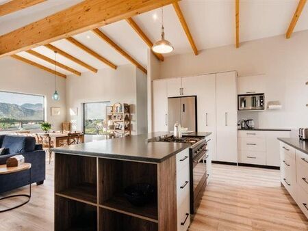 5 Bedroom House in Pringle Bay