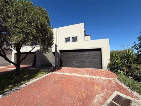 3 Bedroom Townhouse in Plattekloof