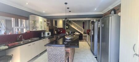5 Bedroom house to rent in Newton Park, Port Elizabeth