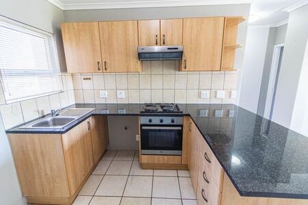 2 Bedroom apartment to rent in Uitzicht, Durbanville