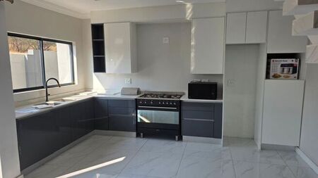 2 Bedroom duplex apartment to rent in Broadacres, Sandton