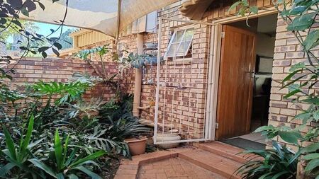 4 Bedroom townhouse - sectional to rent in Pellissier, Bloemfontein