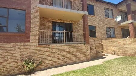 3 Bedroom duplex townhouse - sectional to rent in Shellyvale, Bloemfontein