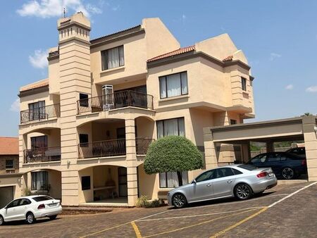2 Bedroom apartment to rent in Little Falls, Roodepoort