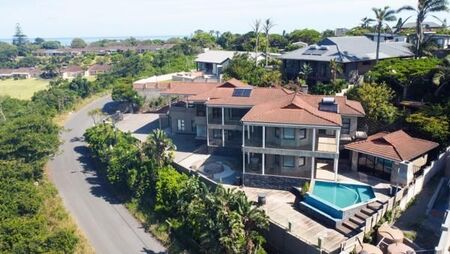 6 Bedroom House in Gonubie