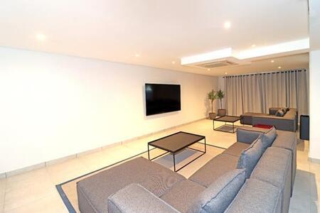 2 Bedroom Apartment in Illovo