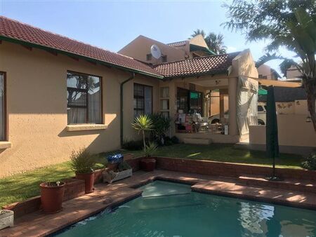 4 Bedroom House in Sundowner