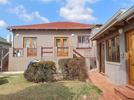 3 Bedroom House in Kensington
