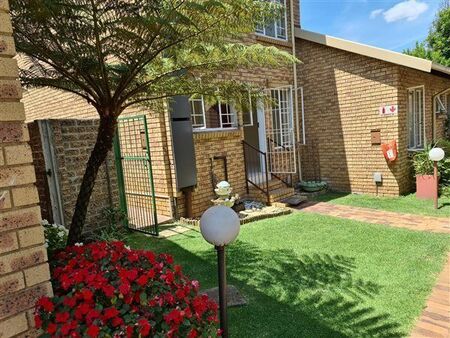 2 Bedroom Duplex in Van Riebeeck Park