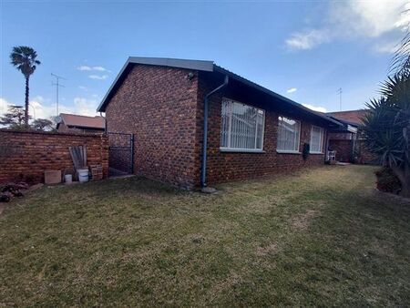 2 Bedroom Simplex in Woodmere