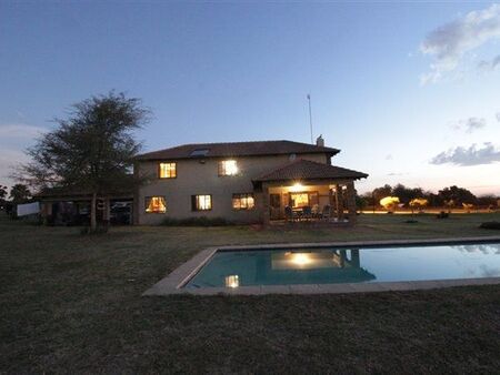 4 Bedroom House in Mnandi Ah