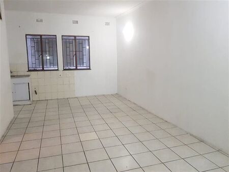 1 Bedroom Apartment in Roodepoort Central